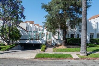 Residential Condominium in Glendale, CA - Building Photo - Building Photo