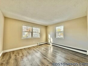 71 Bernier St, Unit 6 in Lowell, MA - Building Photo - Building Photo