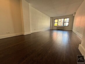 EAST 63 STREET in New York, NY - Foto de edificio - Building Photo