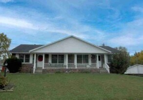 401 Georgia Pkwy in Washington, IL - Building Photo