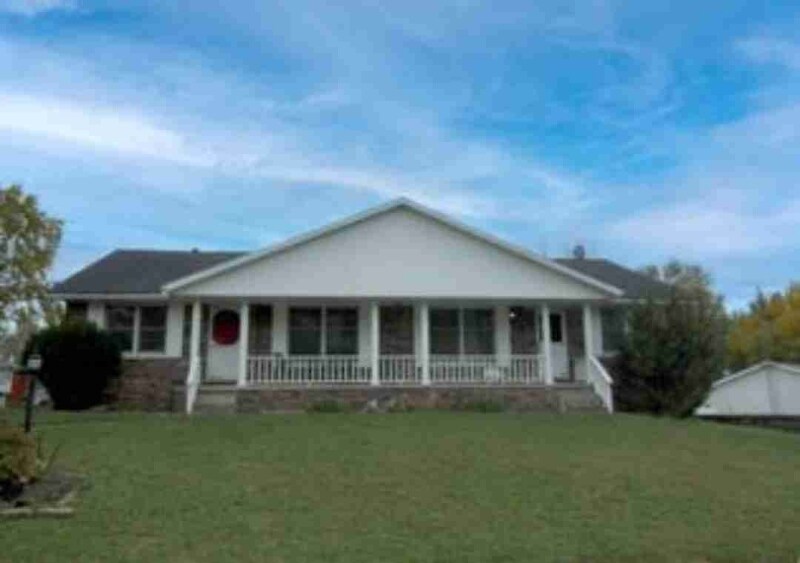 401 Georgia Pkwy in Washington, IL - Building Photo