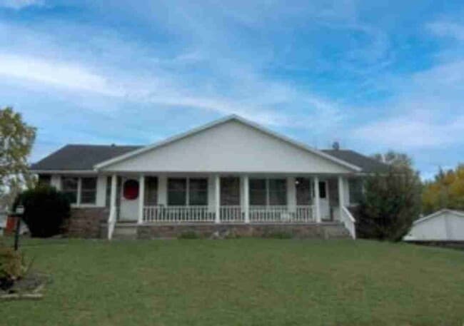 property at 401 Georgia Pkwy