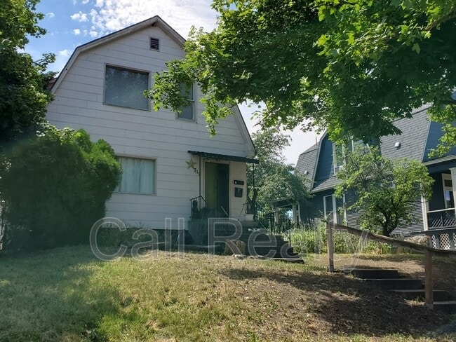 property at 719 W Augusta Ave