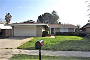 2141 E Bessant St in San Bernardino, CA - Building Photo