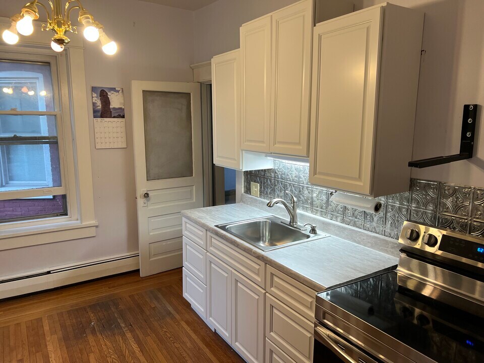 221 S Reading Ave, Unit Apt. #2 in Boyertown, PA - Building Photo