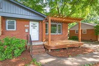 1024 Dudley Dr in Charlotte, NC - Foto de edificio - Building Photo