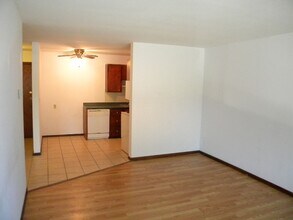 904-912 in Minneapolis, MN - Building Photo - Interior Photo