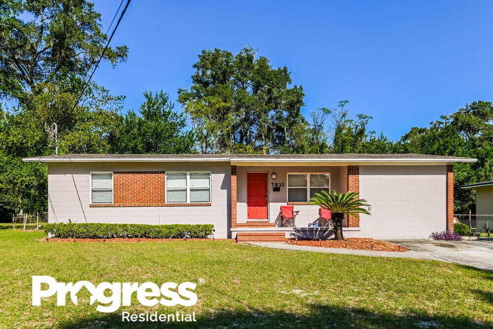 7832 Denham Rd E in Jacksonville, FL - Building Photo