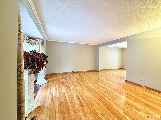 8 Hummingbird Ln in Buffalo, NY - Building Photo - Building Photo