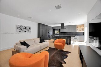 5827 SW 69th Ct in Miami, FL - Building Photo - Building Photo