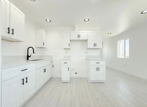 518 N Wilmington Ave in Compton, CA - Building Photo - Building Photo