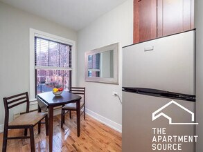 2907 N Mildred Ave, Unit CC2 in Chicago, IL - Building Photo - Building Photo