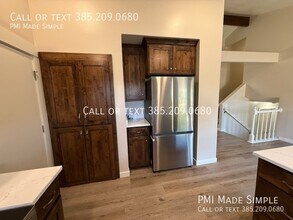 10342 Countrywood Dr in Sandy, UT - Building Photo - Building Photo