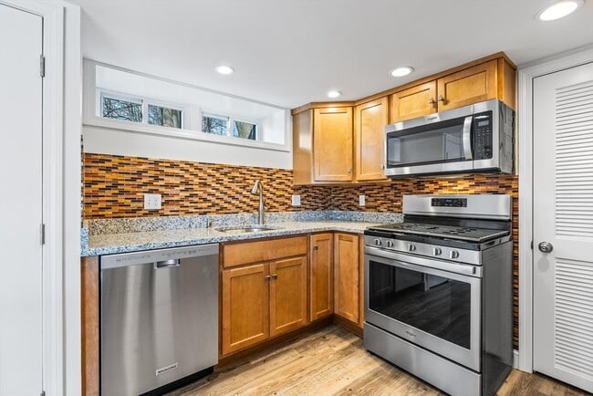 2 Deane Ave in Winthrop, MA - Building Photo - Building Photo