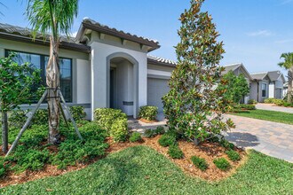 758 SE Courances Dr in Port St. Lucie, FL - Building Photo - Building Photo