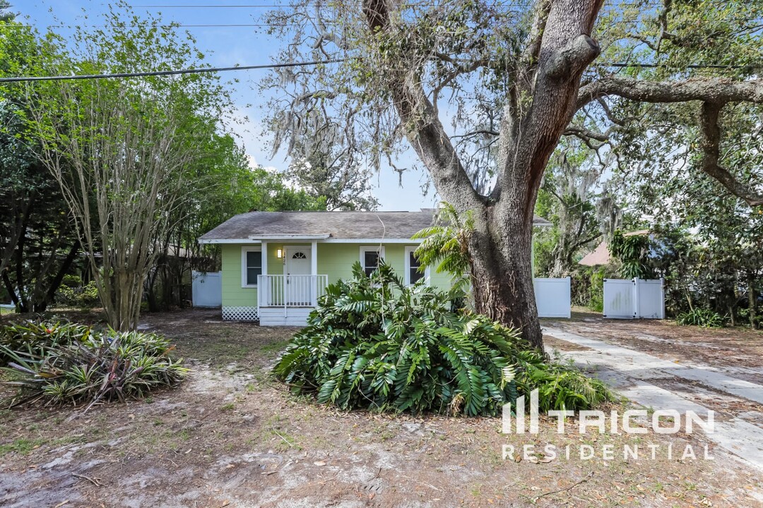 1426 W Humphrey St in Tampa, FL - Building Photo