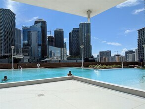 350 S Miami Ave in Miami, FL - Building Photo - Building Photo