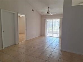 742 Capon Terrace in Sebastian, FL - Foto de edificio - Building Photo