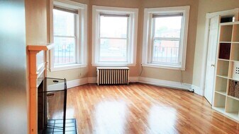 869 Beacon St, Unit 9 in Boston, MA - Building Photo