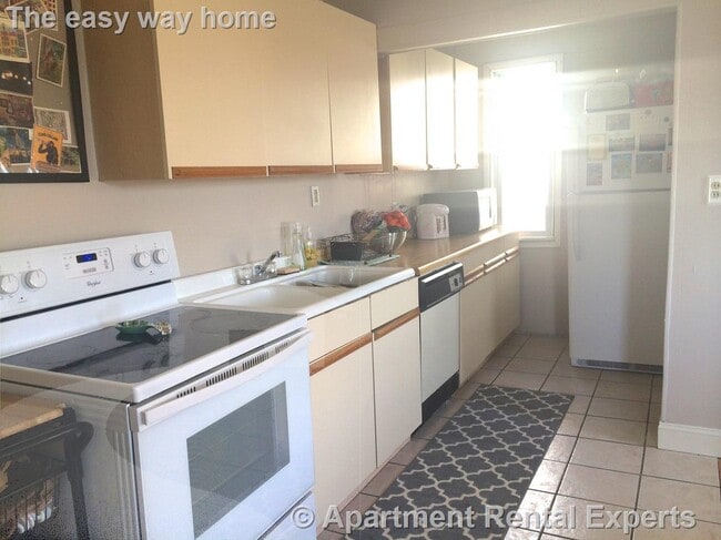 1 Mossland St