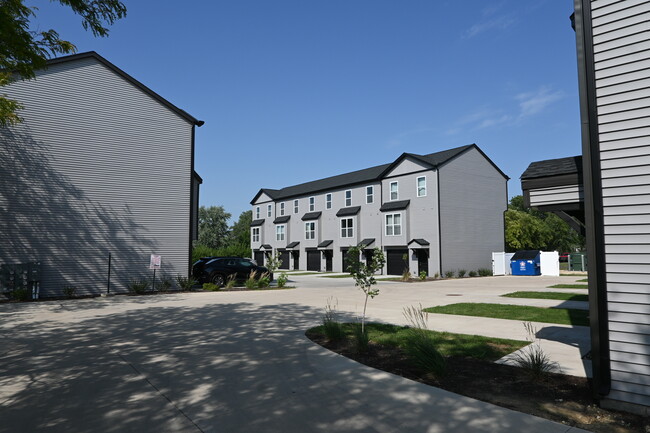 4052 E 55th street in Davenport, IA - Foto de edificio - Building Photo