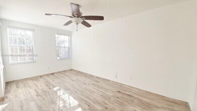 265 Las Brisas Cir in Sunrise, FL - Building Photo - Building Photo