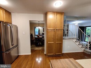 9445 Park Hunt Ct in Springfield, VA - Building Photo - Building Photo