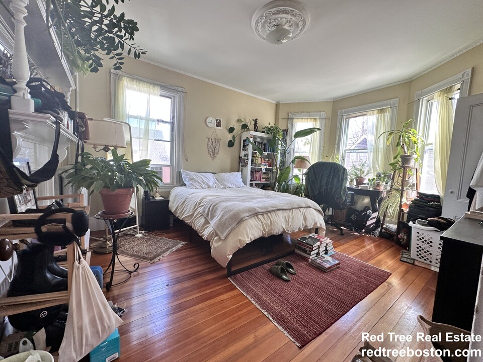 4 Montcalm Ave in Boston, MA - Building Photo