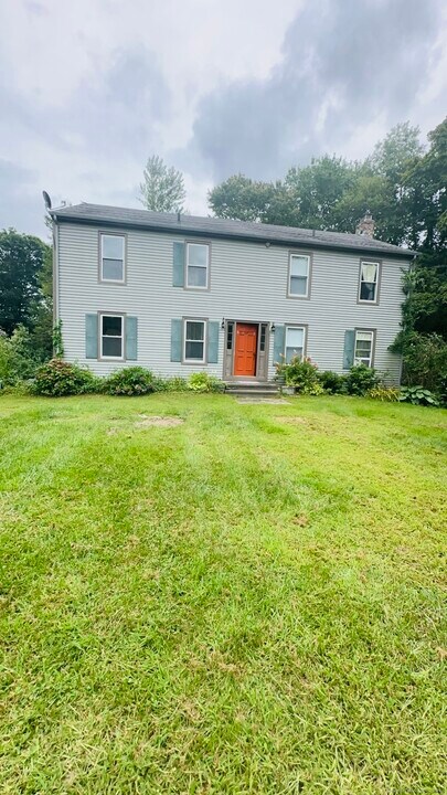 137 W Bridge St-Unit -A in Deep River, CT - Building Photo