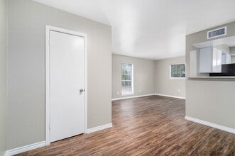 1303 S 2nd St in Conroe, TX - Building Photo - Building Photo