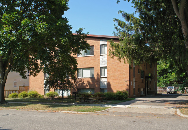 1424 Golden Ave in Ann Arbor, MI - Foto de edificio - Building Photo