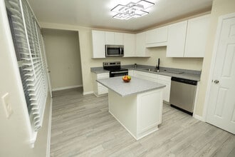 198 SE Montgomery Pl in Lake City, FL - Building Photo - Building Photo