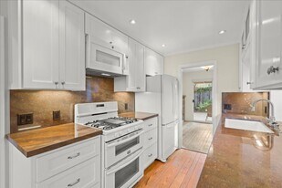 1502 Fordham Way in Mountain View, CA - Building Photo