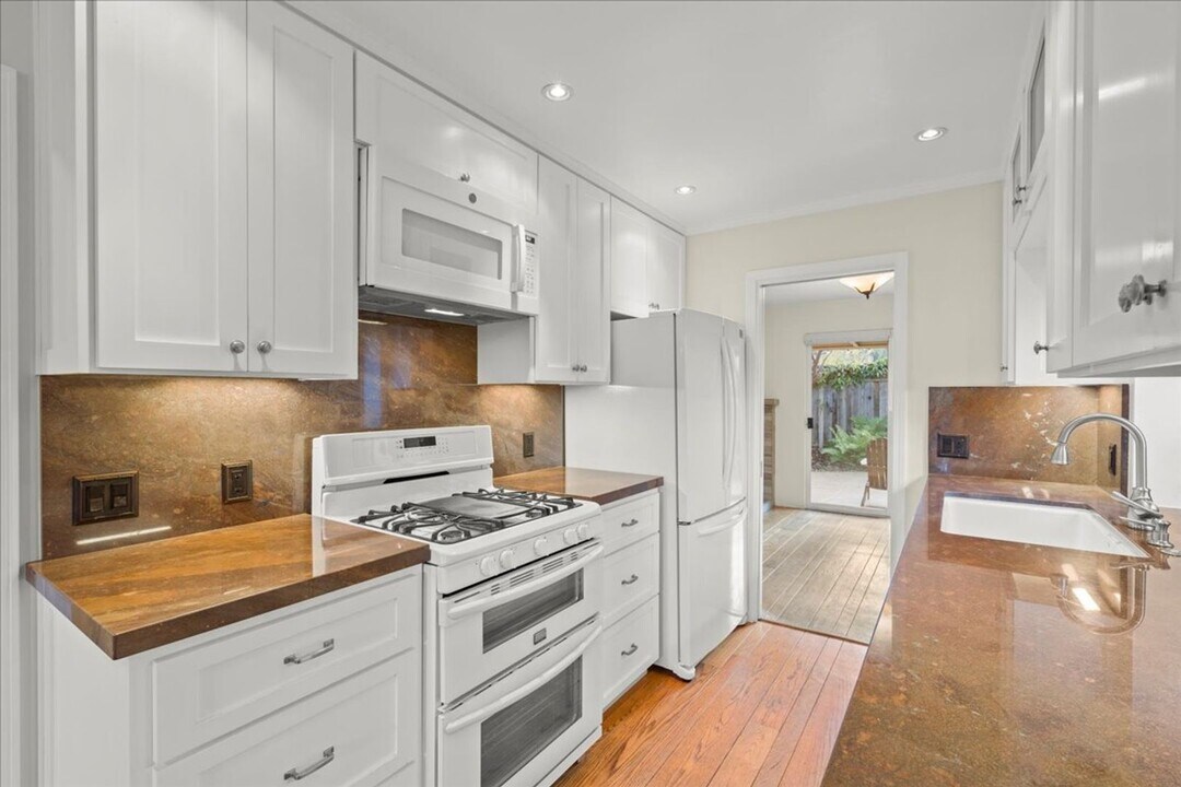 1502 Fordham Way in Mountain View, CA - Building Photo