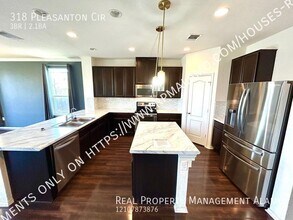 318 Pleasanton Cir in San Antonio, TX - Building Photo - Building Photo