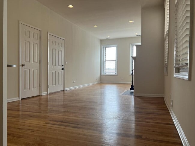 property at 900 N Ashland Ave