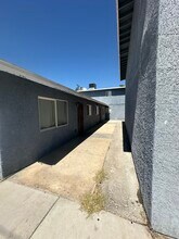 506 McKellar Cir, Unit 4 in Las Vegas, NV - Building Photo - Building Photo