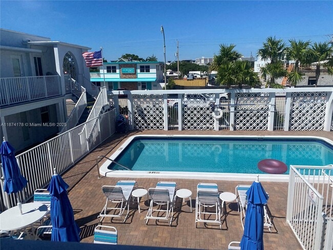 4228 N Ocean Dr in Lauderdale-by-the-Sea, FL - Building Photo - Building Photo