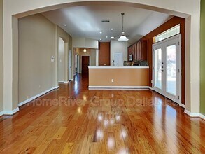 2327 Wise Rd in Grand Prairie, TX - Building Photo - Building Photo