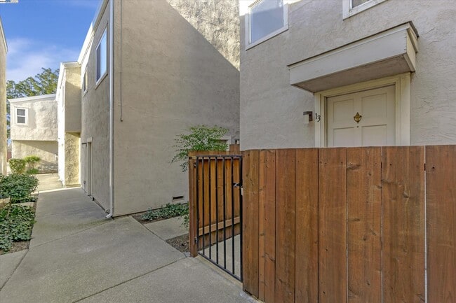 1896 San Vincente Dr in Concord, CA - Building Photo - Building Photo