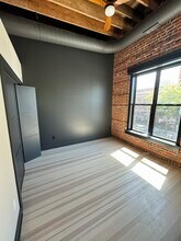 124 W 3rd St, Unit Downtown Industrial Loft in Grand Island, NE - Foto de edificio - Building Photo