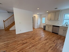 31 Orchard Square, Unit 06-103 in Caldwell, NJ - Building Photo - Building Photo