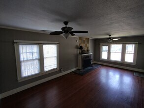 826 W Lynwood Ave in San Antonio, TX - Foto de edificio - Building Photo