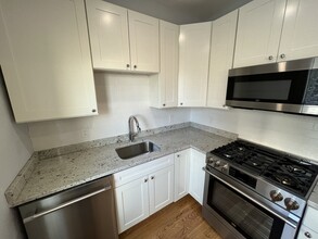 374 Beacon St, Unit 1 in Somerville, MA - Building Photo - Building Photo