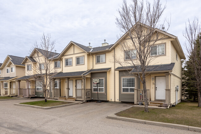 111 Tarawood Ln NE in Calgary, AB - Building Photo - Building Photo