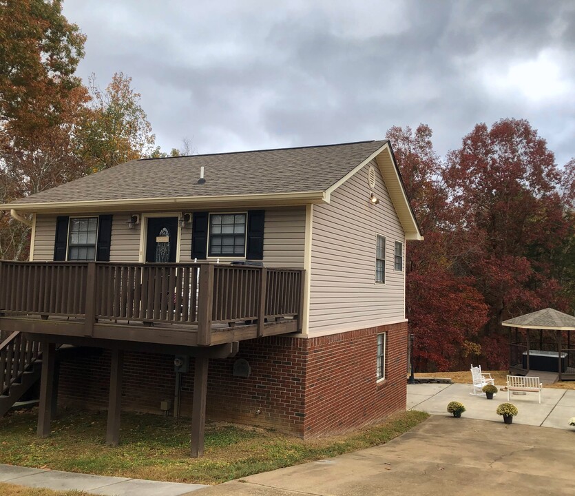 127 Bell Rd in Chickamauga, GA - Building Photo