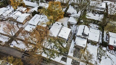 400 Locust Rd in Wilmette, IL - Building Photo - Building Photo