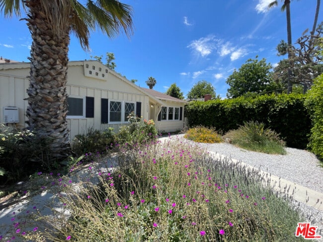 15328 Vose St in Los Angeles, CA - Building Photo - Building Photo