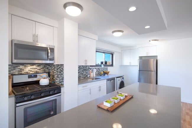 Marquis Apartments in New York, NY - Foto de edificio - Building Photo