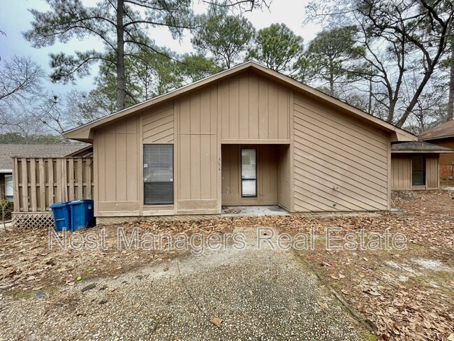 754 Hedgelawn Way in Fayetteville, NC - Building Photo - Building Photo